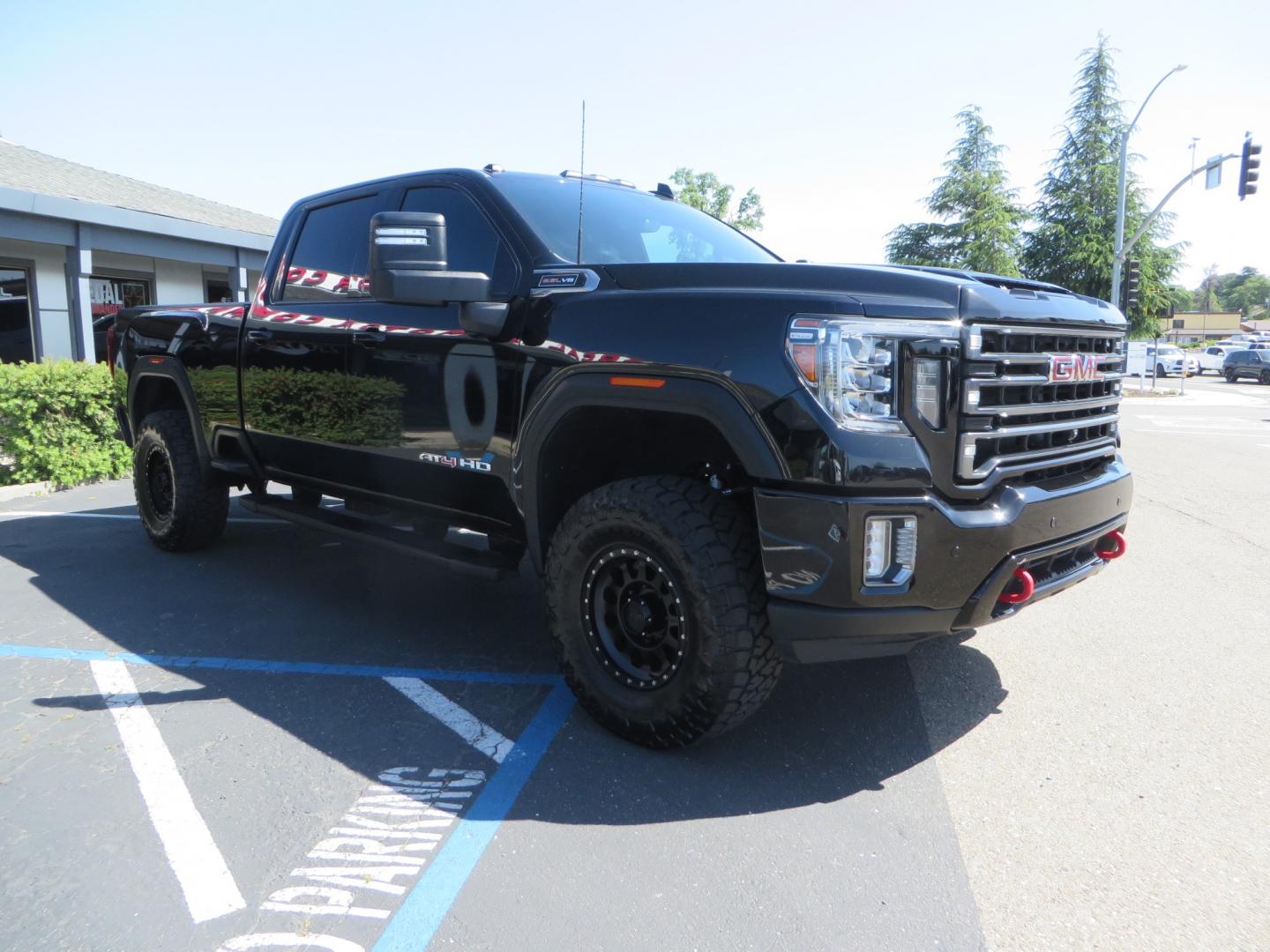 2020 BLACK /BLACK GMC Sierra 2500HD AT4 (1GT49PE76LF) with an 6.6L V8 engine, automatic transmission, located at 2630 Grass Valley Highway, Auburn, CA, 95603, (530) 508-5100, 38.937893, -121.095482 - Features a 3" BDS level kit with Fox shocks, 35" Toyo RT trail tires, 17" Method race wheels, JL audio Subwoofer, Window tint, and a power Tonneau cover. - Photo#2